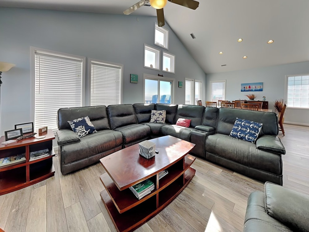 Bel Sole (Beautiful Sun) by Topsail Realty