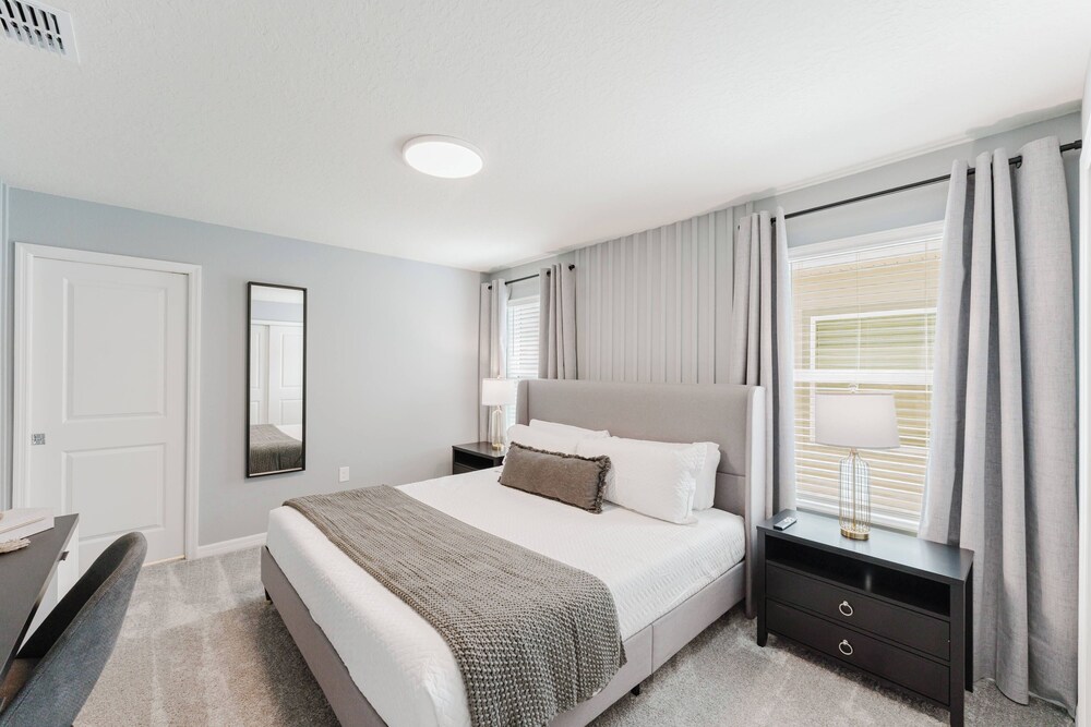 Stunning 8BR Pool Gameroom Minutes to Disney