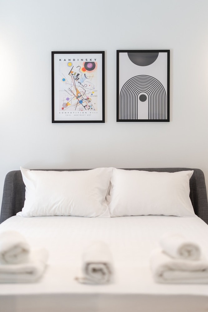 LIV - Peaceful Pagrati Getaway