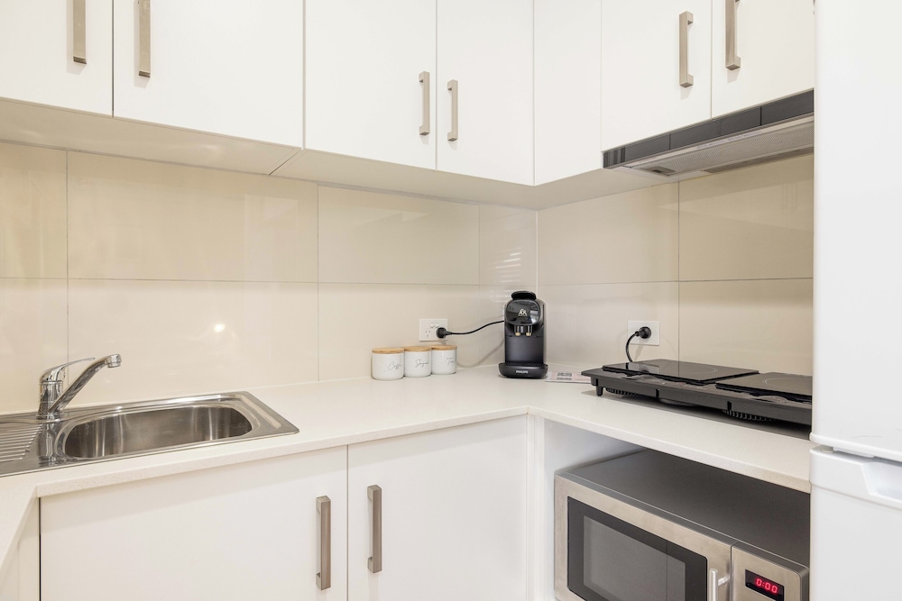Smart Suites Self Check-in Apartments - 144 Dixon