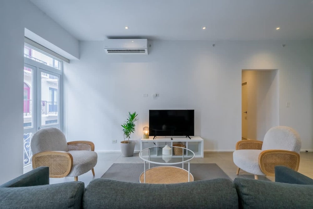 w Marvelous 2BR w Rooftop Pool In Casco Antiguo