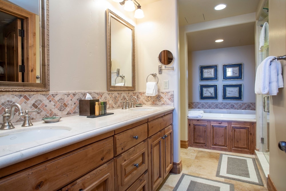 Grand Lodge - Penthouse #406 - Ski-in/out 5 Bedroom Condo