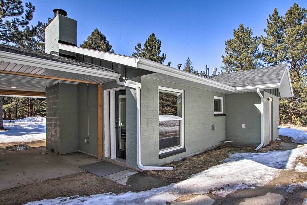 Modern Home w/ Wooded Views: 10 Mi Outside Helena! view 5