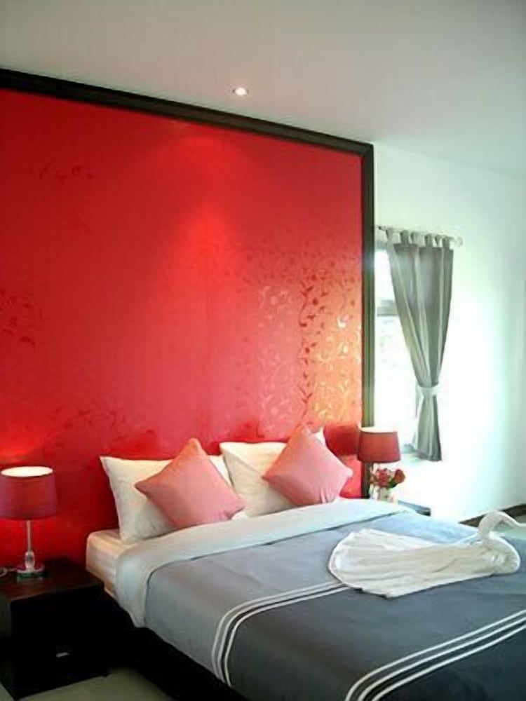 Baan Rim Klong Resort