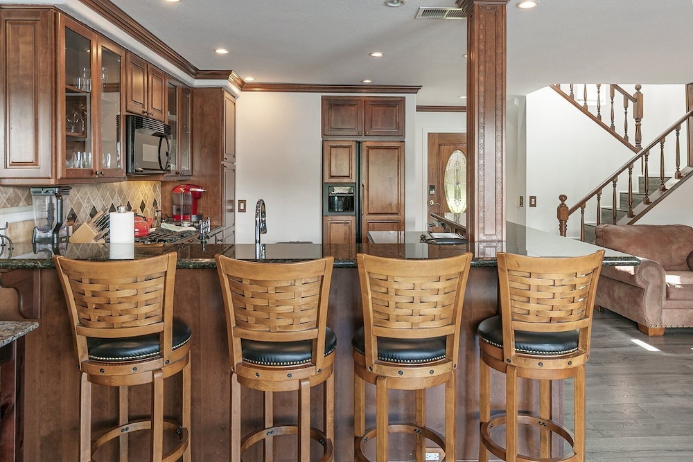 Lakeside Comfort 3 Bedroom Condo