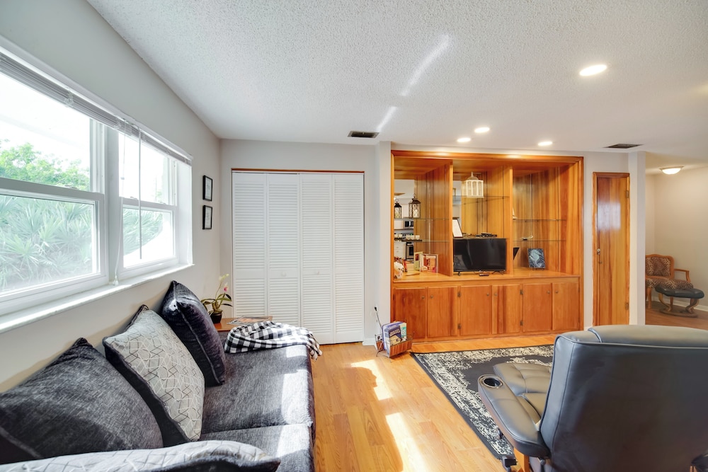 Next to Turtle Preserve: Oceanside Florida Retreat