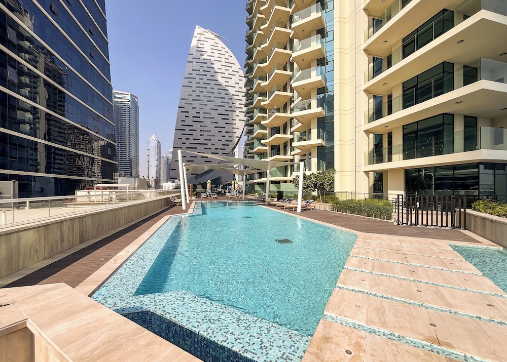 Elegant High Floor 2BR Urban Oasis