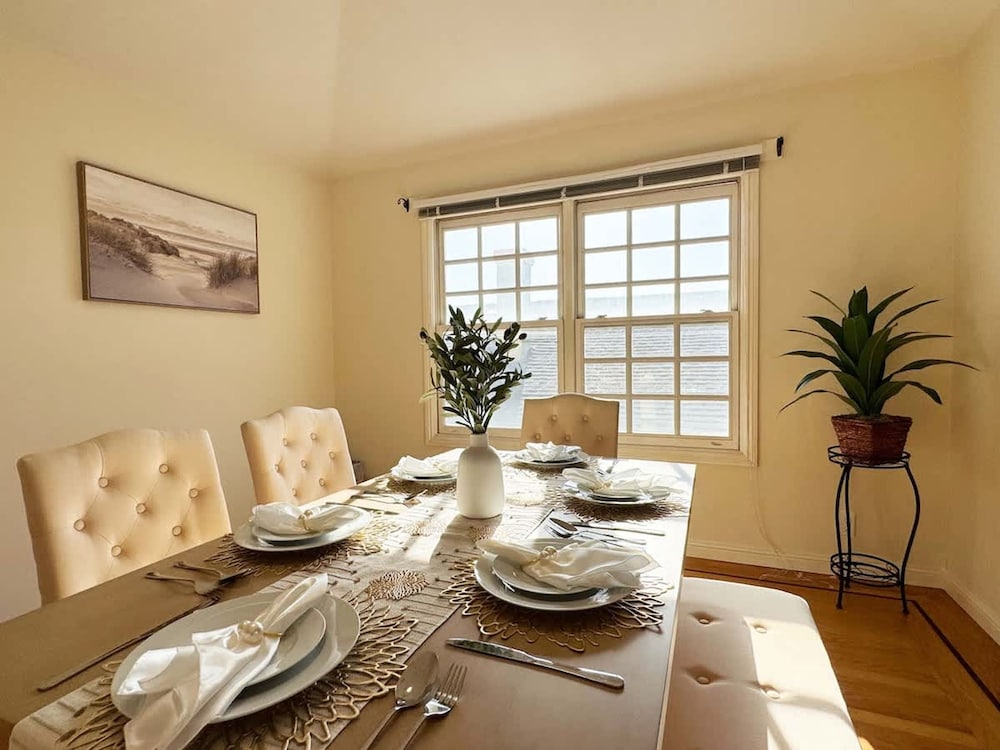 South SF Spacious Entire Unit With 3brs 3bth on 2F