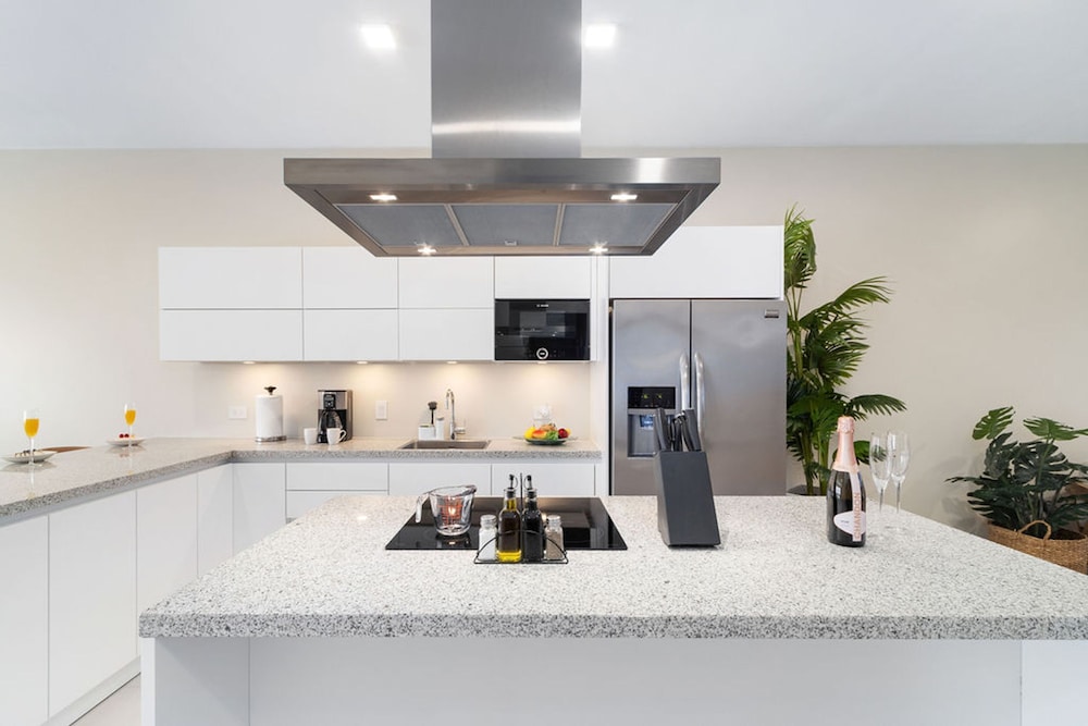 High-end Villa Walk to Beach Pool Ocean View