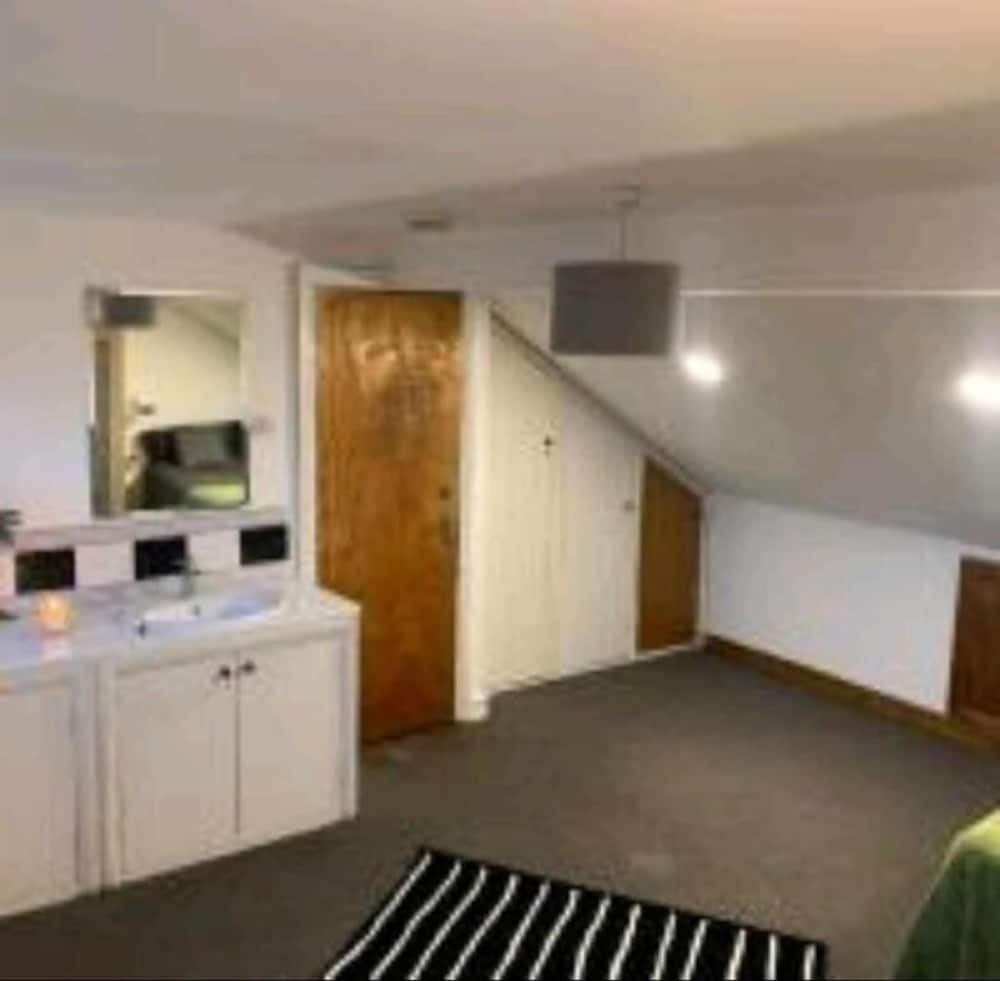 Spacious Deluxe Room with Garden F6