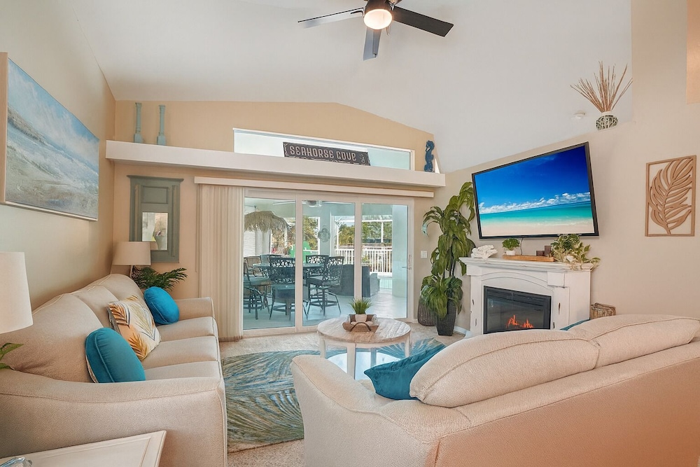 Seahorse Cove - Pool, Gulf Access & Tiki Bar 3 Bedroom Home