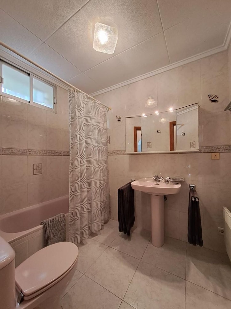 La Marina Oasis, 2-beds, Sleeps 4, 10 min to Beach