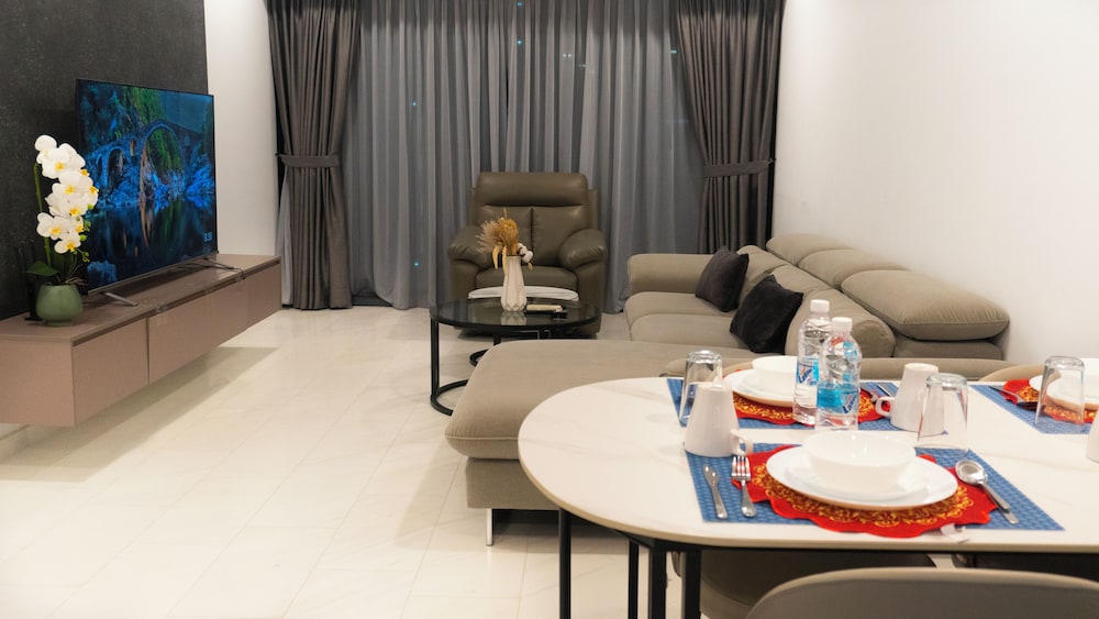 Moonway Luxury Suites At Eaton Residence