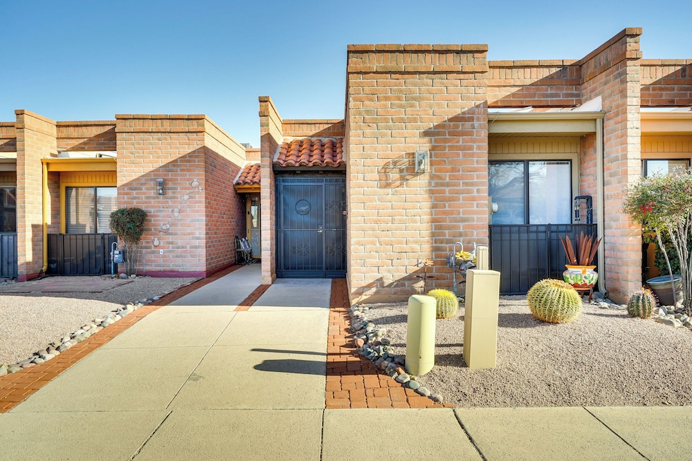 Close to Golf: Mtn-view Townhome in Green Valley