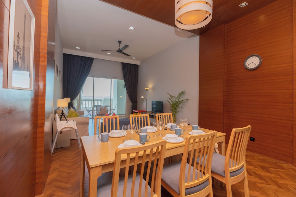 Straits Quay Waterside Suites