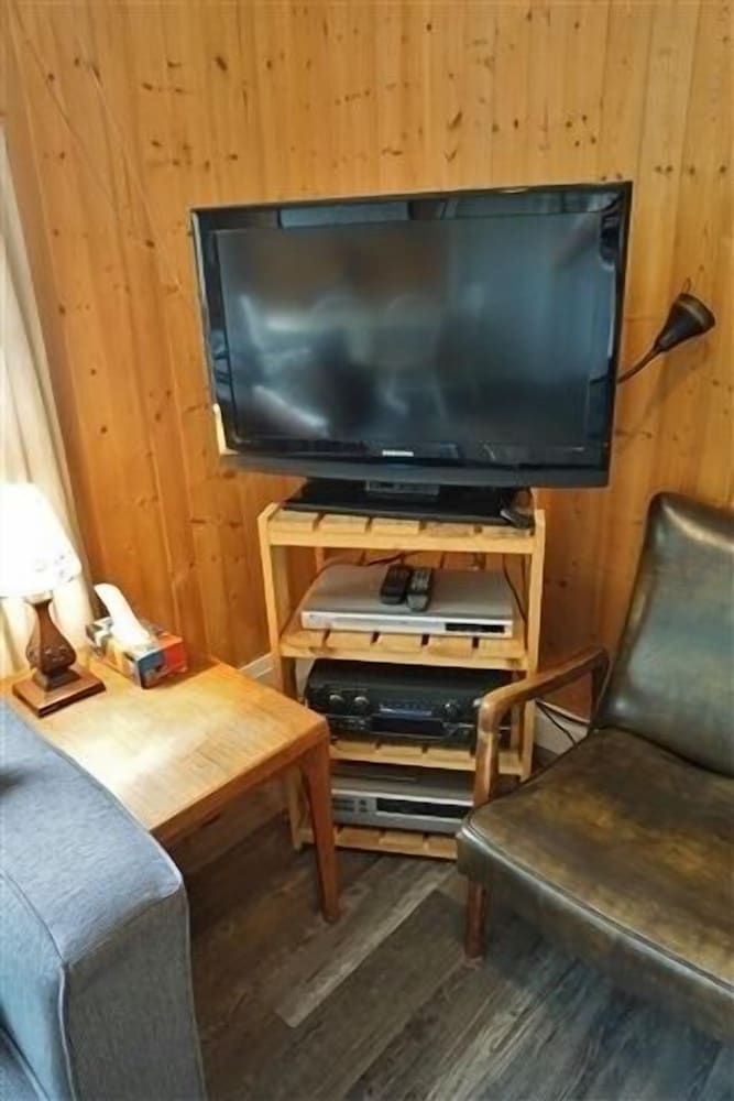 156 Eels Lake 2 Bedroom Cottage