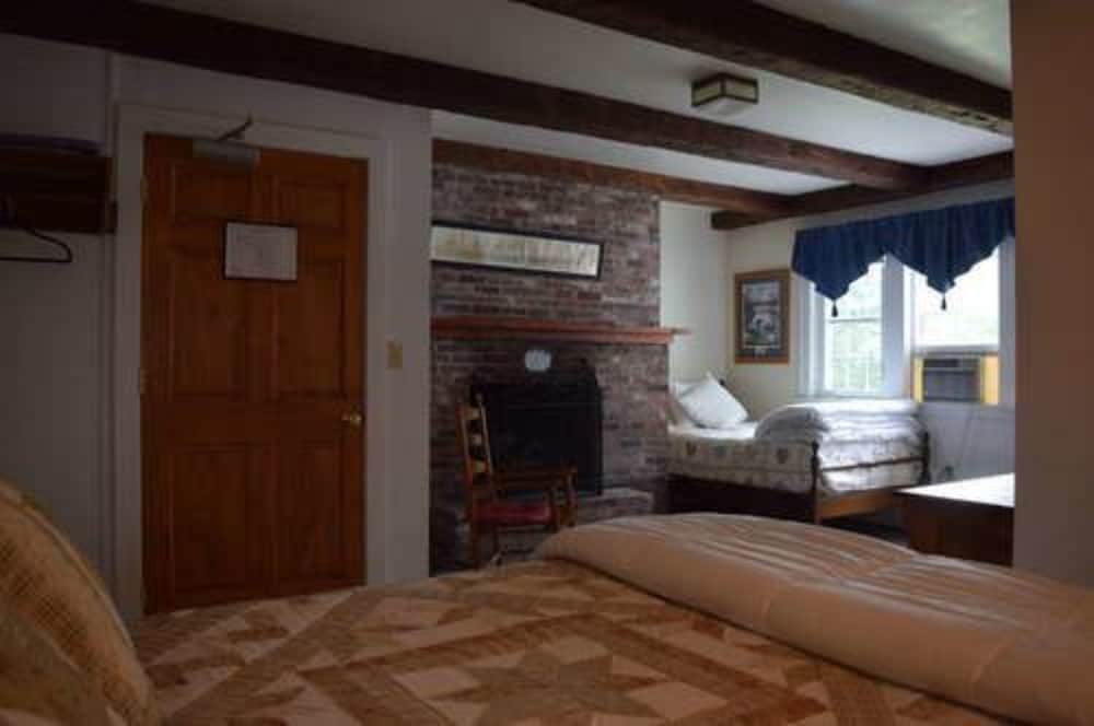 New Hampshire Mountain Inn