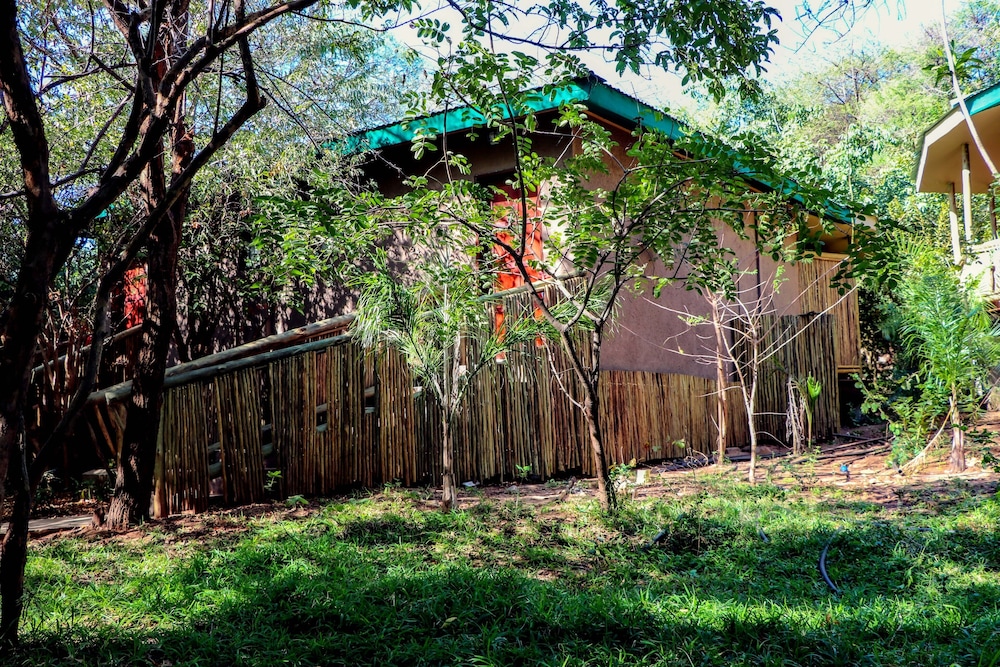Kwalape Safari Lodge