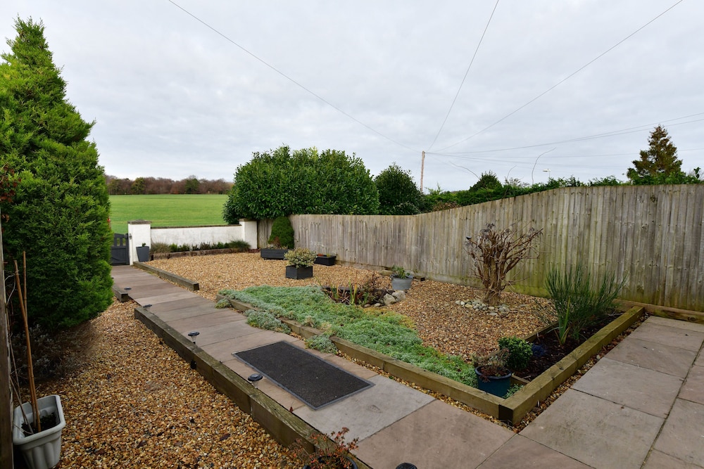 2Bd Garden Home - A Short Walk To Stonehenge