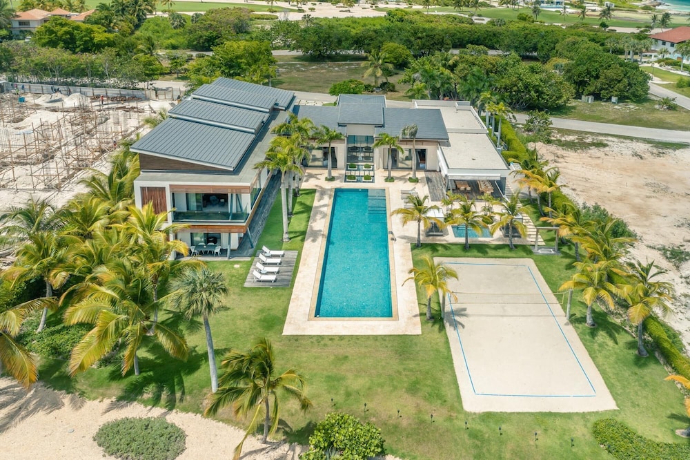 Majestic Villa With 5BR and Jacuzzi in Cap Cana view 4