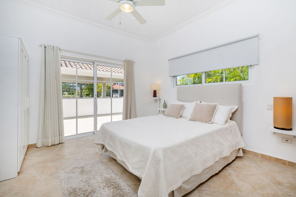 Beautiful 5-BDR 2 levels villa for rent