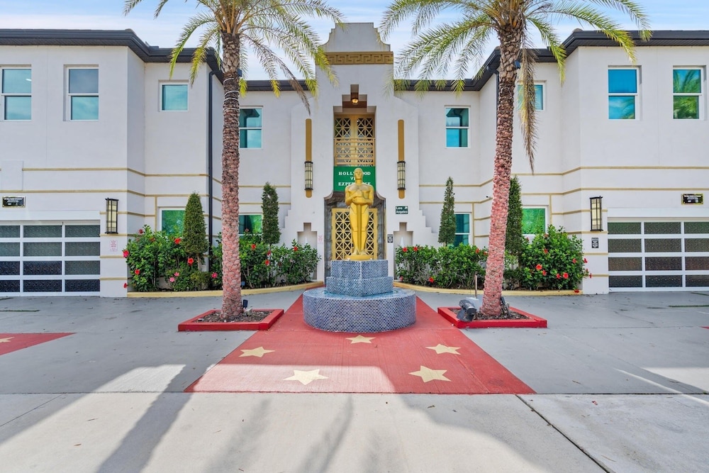 20 Bedroom Hollywood Themed Mansion Private Pool+Lazy River 20 Home