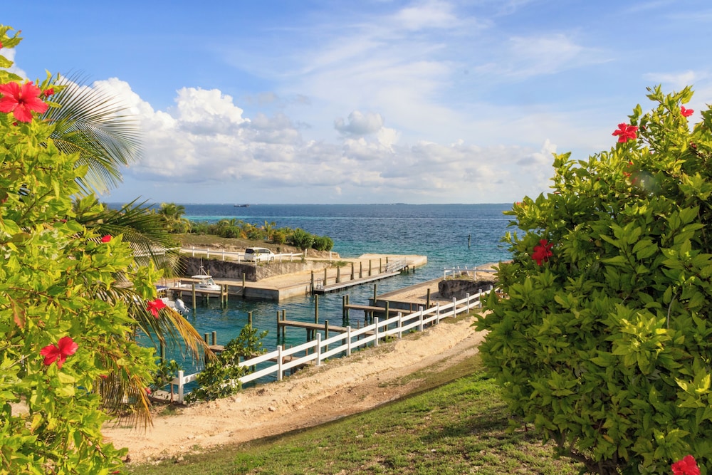 Kalopsia Seaside Villas & Marina