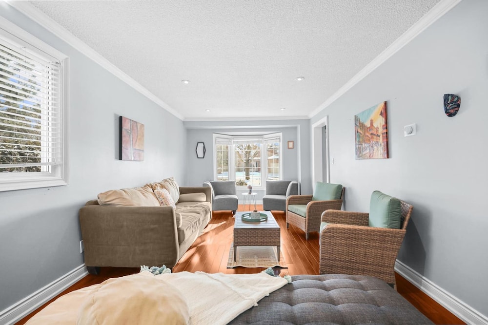 Stylish 3BR Whitby Home in Prime Location