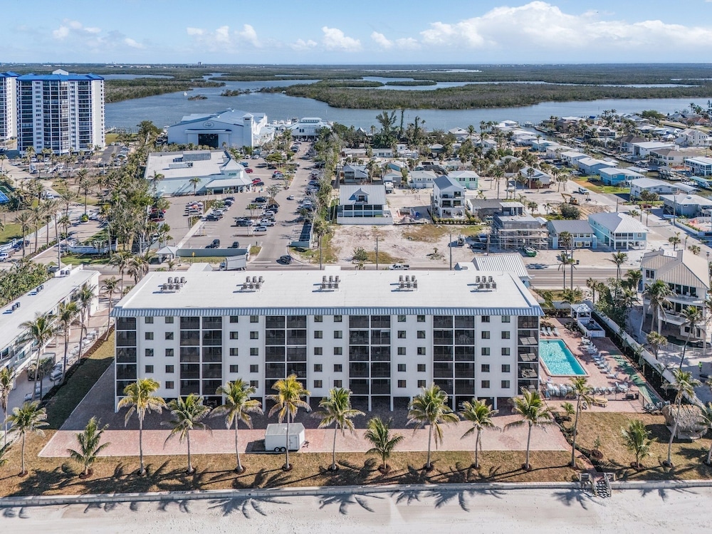 Seaside 108: Oceanview 2br/2ba Condo With Pool, Steps To Beach 2 Bedroom Condo