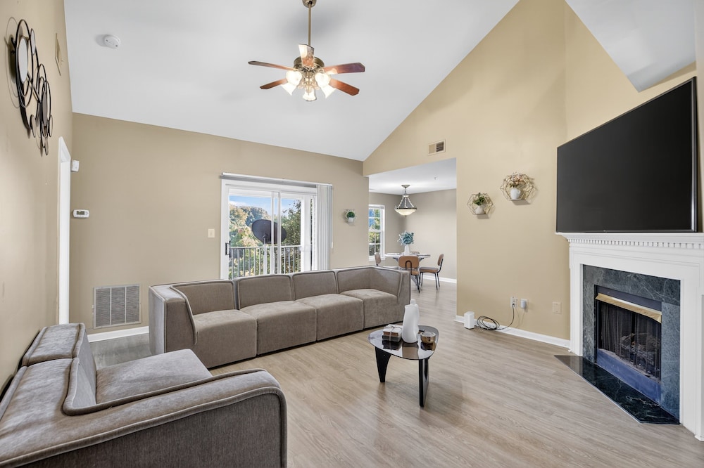 Cozy Pikesville Penthouse With Basketball Arcade 2 Bedroom Condo