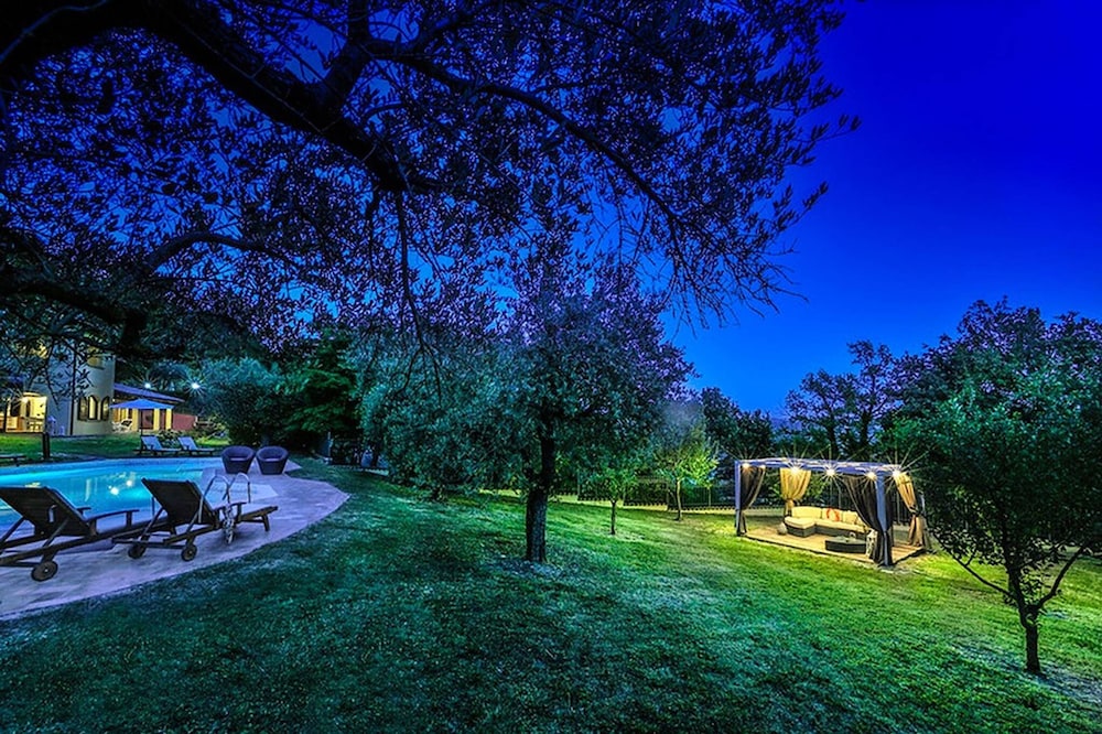 Casale Degli Ulivi 12 by Marche Holiday Villas