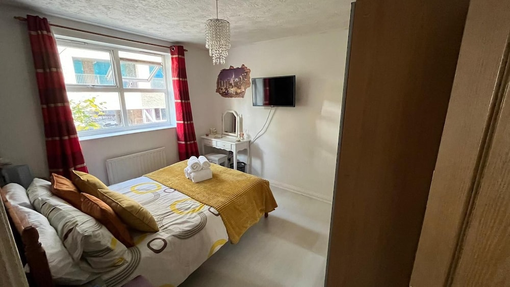 Stunning 3-bed Apartment in Croydon view 2