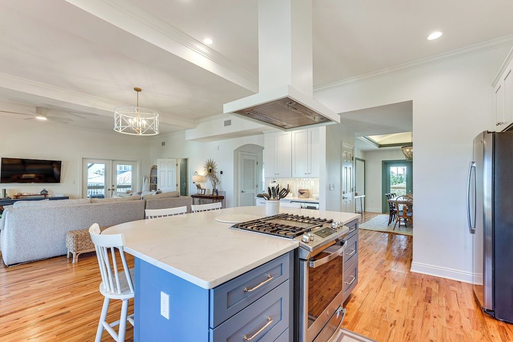 Walk to Ocean: Beach House w/ Pool in Port St Joe!