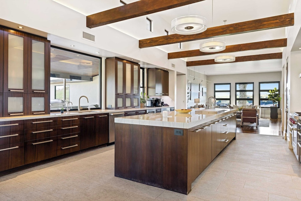 Wine Country Estate w/ Pool, Hot Tub The Residence at Truss Wines by Avantstay