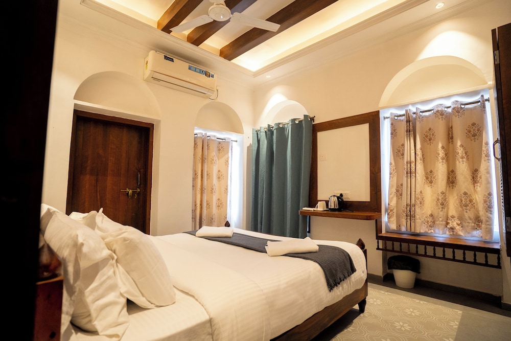 SHIVA KASHI HOTEL