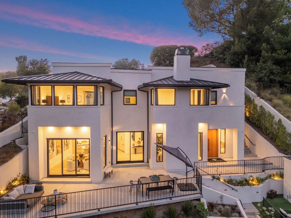Belden Modern Villa - Iconic Hollywood Hills Retreat