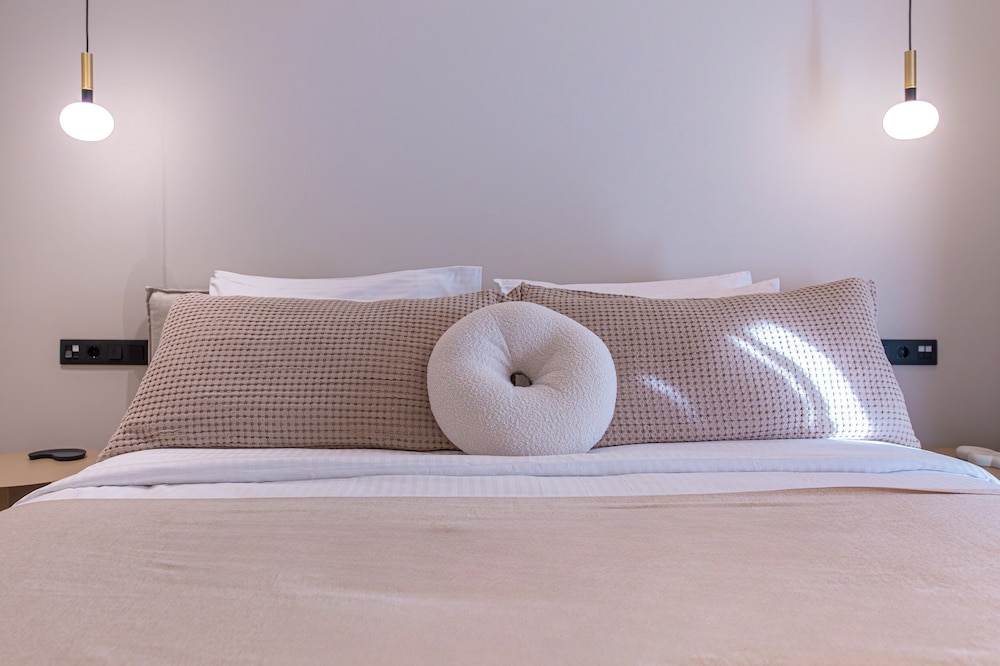 Phaedrus Living: Athens Luxury Residences Sands.