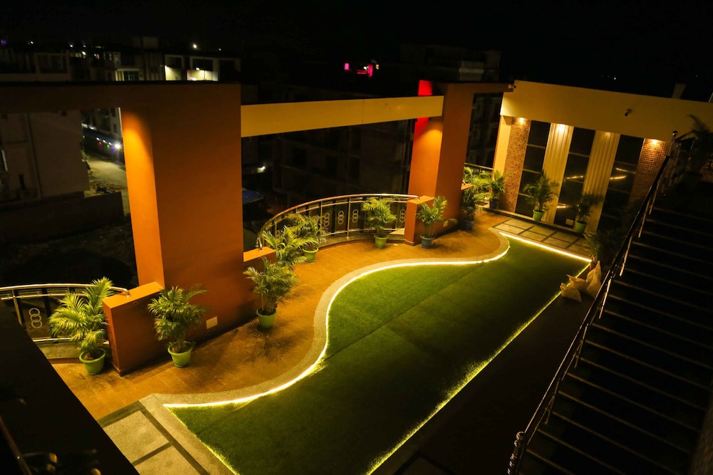 Photo 8