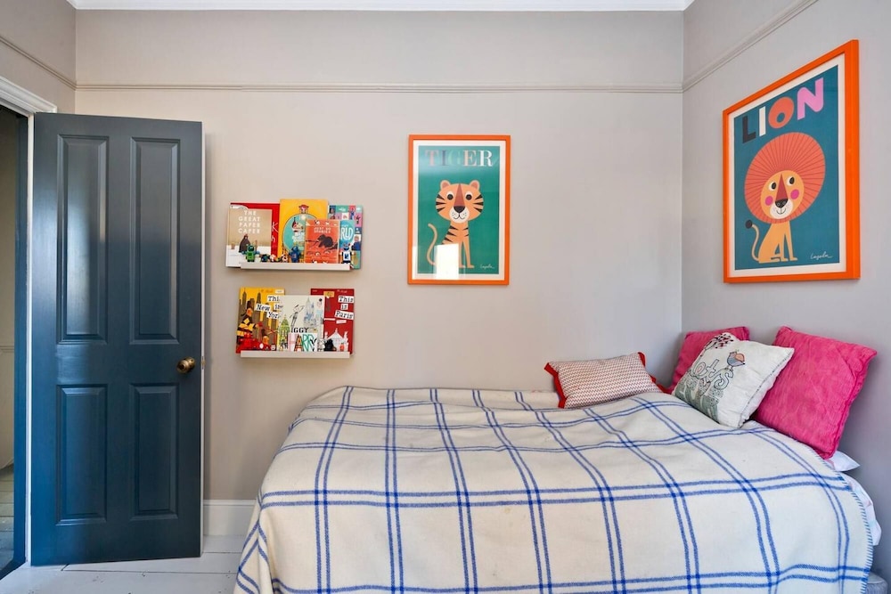 Long Stay Discounts - Modern Bright 5-bed Acton