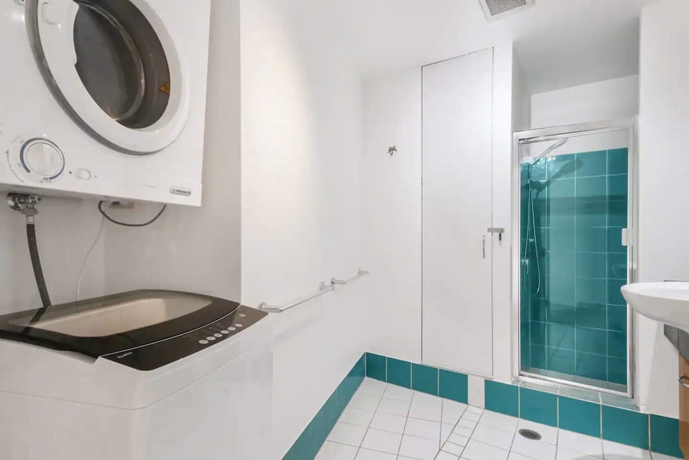 Spacious 1 Bedroom Apartment in Teneriffe, Brisbane view 5