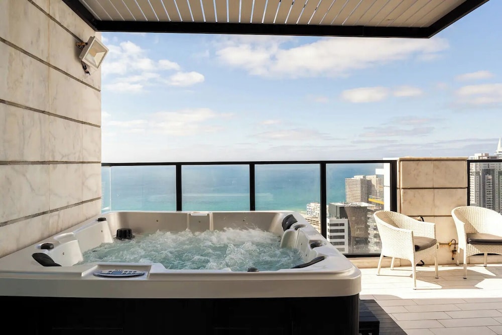 Prestigious penthouse in a luxury tower