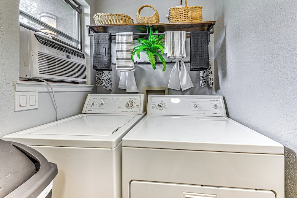 4 Mi to Dtwn: Cozy Family Condo in Ruidoso!