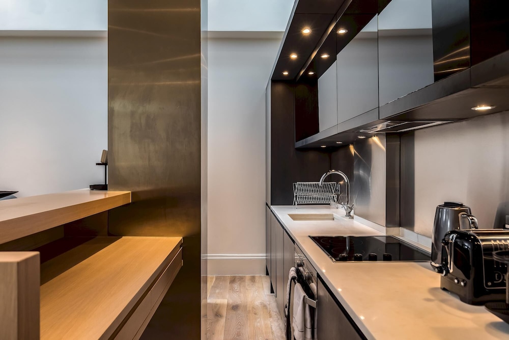 Newly Refurbished 2-bed Apartment in Knightsbridge