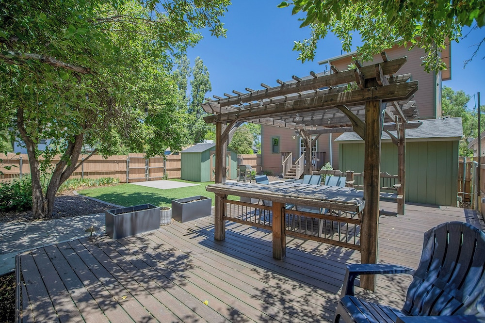 Home w/ Hot Tub, Steps to Dtwn Flagstaff & Nau!