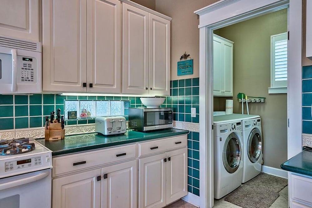 Emerald Enchantment 4 Bedroom Holiday Home by Five Star Properties