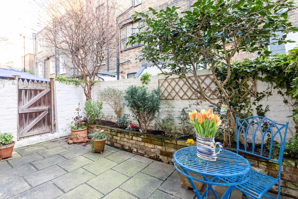 outdoor bbq area