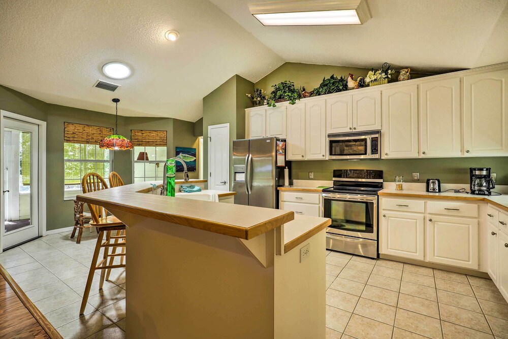 Charming Waldo Getaway Near Lake Santa Fe! view 5