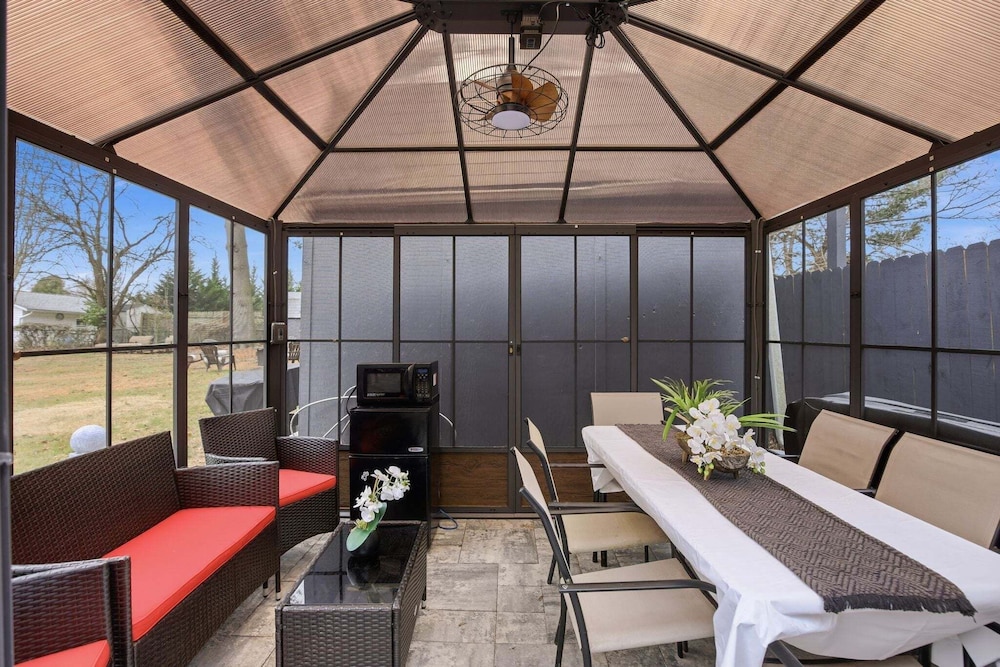 Stylish Hot Tub Retreat With Ping Pong 3 Bedroom Home
