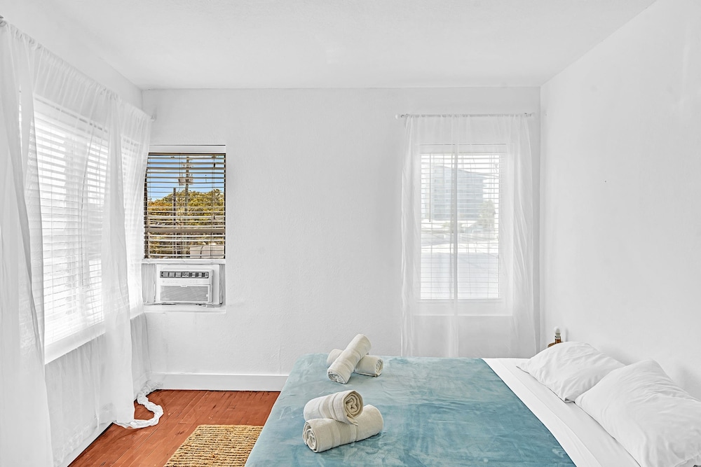 Garden Suite 3-hosted by Sweetstay view 2