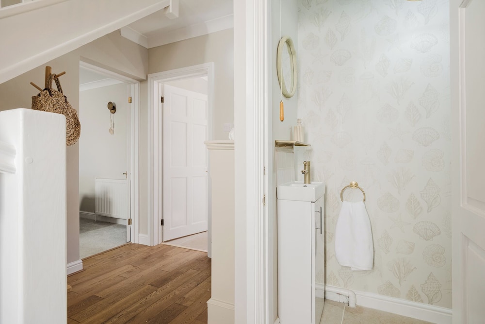 Beautiful 4 BD Home near Woodstock